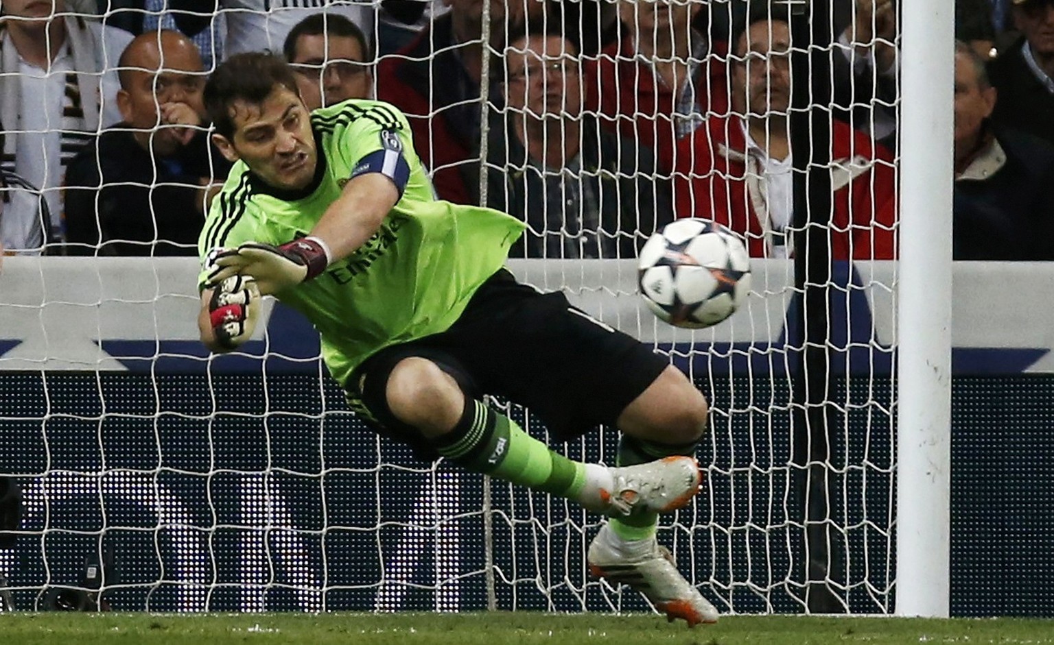Nicht zu bezwingen – Iker Casillas macht die Bayern-Chancen im Bernabéu allesamt zunichte.
