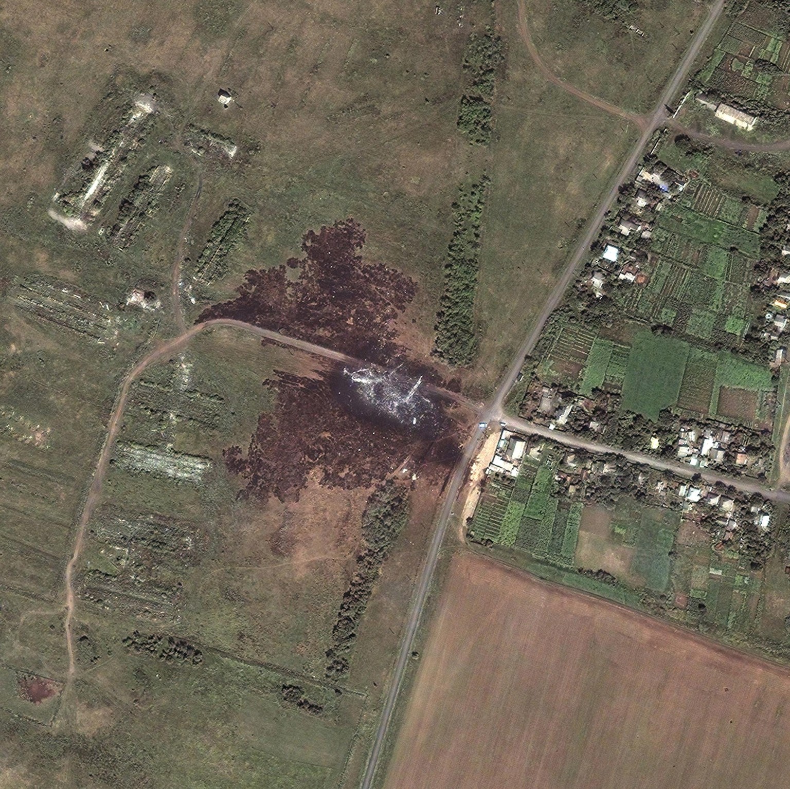 Eine Luftaufnahme des abgeschossenen Flugzeuges mit Flug MH17.&nbsp;