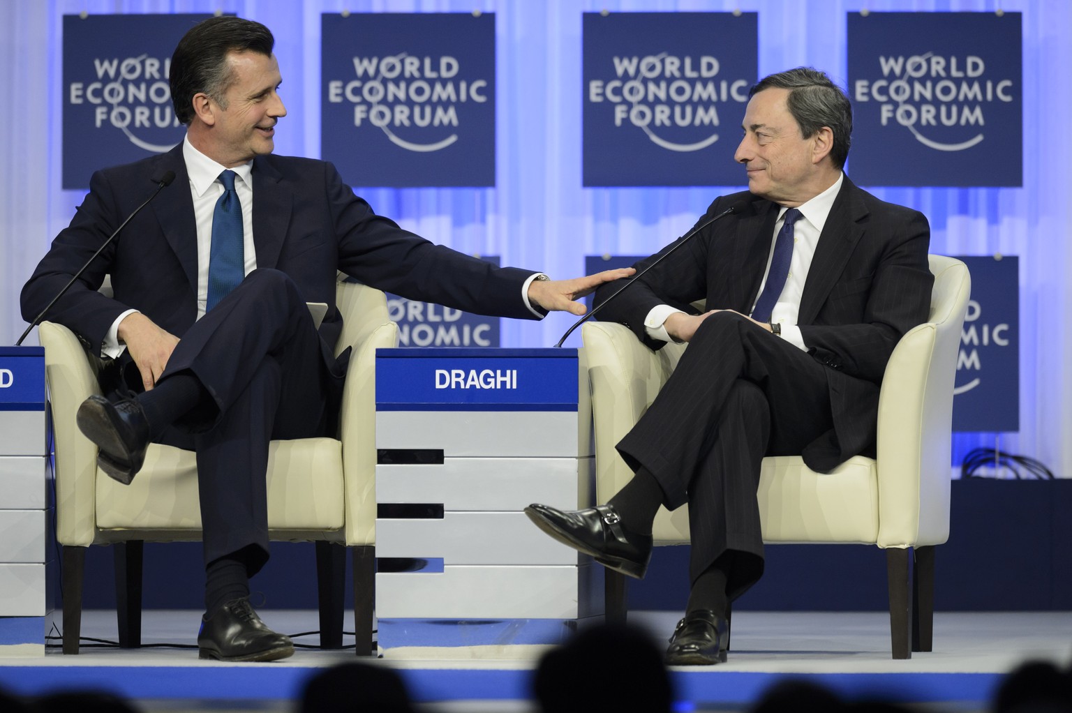 Auf Augenhöhe mit den Mächtigen der Welt: Philipp Hildebrand und EZB-Chef Mario Draghi am WEF in Davos.