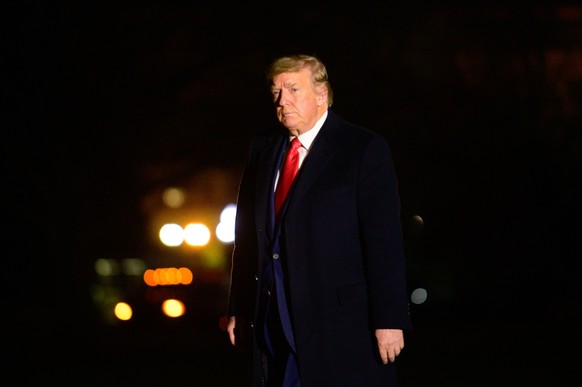 epa08919641 US President Donald J. Trump returns to the White House in Washington DC, USA, 05 January 2021, after a visit to Dalton, Georgia. EPA/ERIN SCOTT / POOL