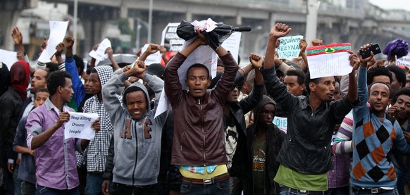 Protesters chant slogans during a demonstration over what they say is unfair distribution of wealth in the country at Meskel Square in Ethiopia&#039;s capital Addis Ababa, August 6, 2016. REUTERS/Tiks ...