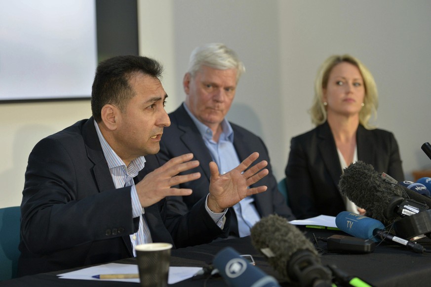 From left, Fidel Narvaez, former consul of Ecuador to London and Kristinn Hrafnsson, Editor-in-chief of WikiLeaks and barrister Jennifer Robinson take part in a press briefing for WikiLeaks founder Ju ...