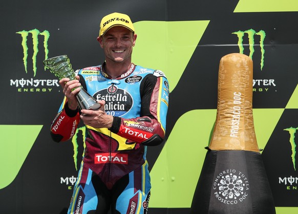 epa08593142 British Moto2 rider Sam Lowes of EG 0,0 Marc VDS team celebrates on the podium after winning second place in the Moto2 race of the Motorcycling Grand Prix of the Czech Republic at Masaryk  ...