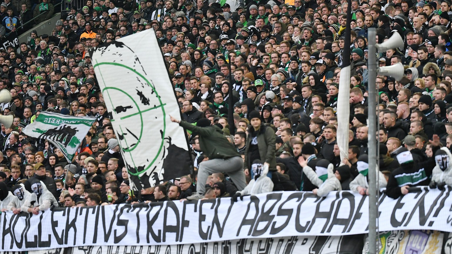 epa08237835 Supporters of Bremen show a banner depicting Hoffenheim&#039;s financial backer Dietmar Hopp during the German Bundesliga soccer match between Borussia Moenchengladbach and TSG 1899 Hoffen ...