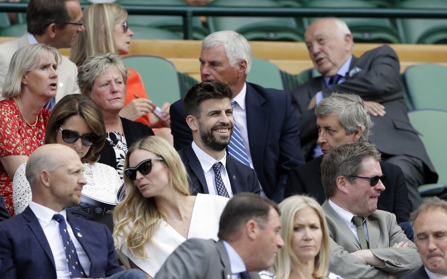 Spanish soccer player Gerard Pique, center, sits in the Royal Box on Centre Court on the third day at the Wimbledon Tennis Championships in London, Wednesday July 4, 2018. (AP Photo/Kirsty Wiggleswort ...