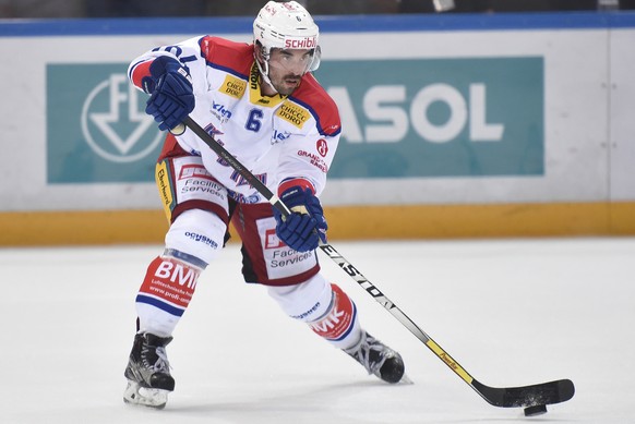 Le joueur de Kloten Tim Ramholt lors du match de hockey sur glace, LNA, ligue nationale A Saison 2016/17 entre Lausanne HC et EHC Kloten ce mardi 13 septembre 2016 a la patinoire de Malley a Lausanne. ...