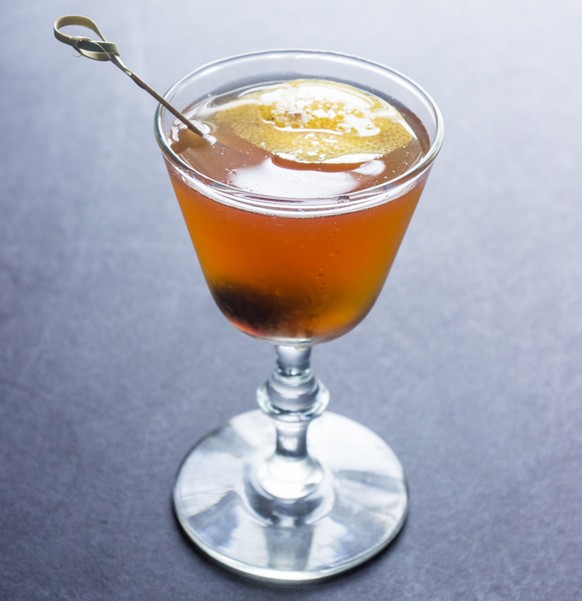 the blinker rye whiskey grapefruitsaft cocktail drink alkohol trinken http://www.treatsandeatsblog.com/blinker-cocktail/