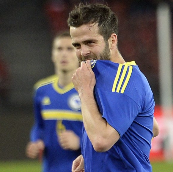 epa05235389 Bosnia Herzegovina`s Miralem Pjanic, celebrates after his second goal during the friendly soccer match between Switzerland and Bosnia and Herzegovina at the Letzigrund stadium in Zuerich,  ...
