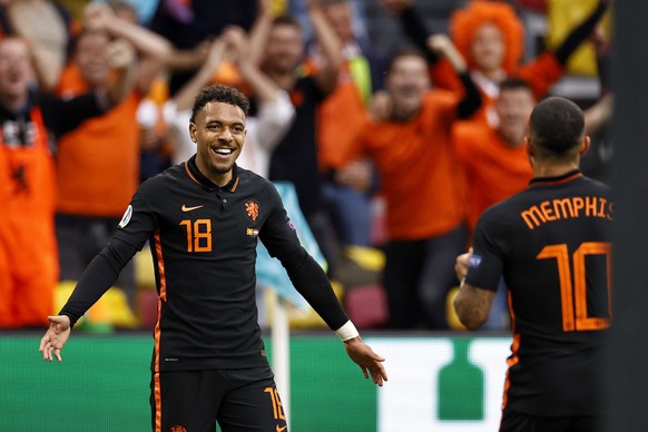 epa09291129 (lr) Donyell Malen and Memphis Depay of the Netherlands celebrate 1-0 during the UEFA EURO 2020 Group C match between North Macedonia and the Netherlands at the Johan Cruijff ArenA in Amst ...