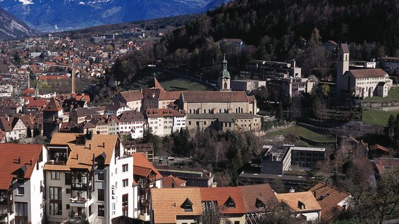 Die Altstadt von Chur mit der Kathedrale und dem Bischofssitz, aufgenommen im April 2001. Die Kathedrale Chur, Bischofskirche des Bistums Chur, soll erstmals seit ueber 70 Jahren umfassend restauriert ...