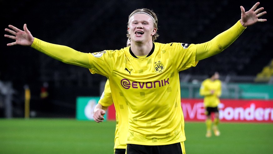 epa08982620 Dortmund&#039;s Erling Haaland celebrates the 2-0 lead scored by Jadon Sancho (not pictured) during the German DFB Cup round of 16 soccer match between Borussia Dortmund and SC Paderborn 0 ...