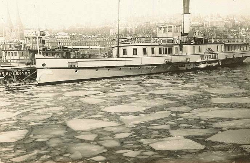 1928/29: Dampfschiff Winkelried im Eis während der Seegfröni.&nbsp;
