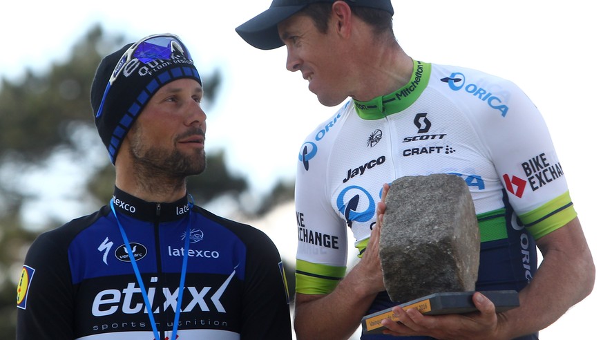 Sieger Hayman mit der Pflasterstein-Trophäe und der vierfache Sieger in Roubaix, der Zweitplatzierte Boonen.