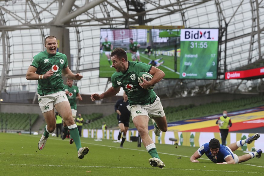 Italy&#039;s Carlo Canna fails to stop Ireland&#039;s Hugo Keenan as he runs towards the line to score a try during the Six Nations rugby union international match between Ireland and Italy at the Avi ...