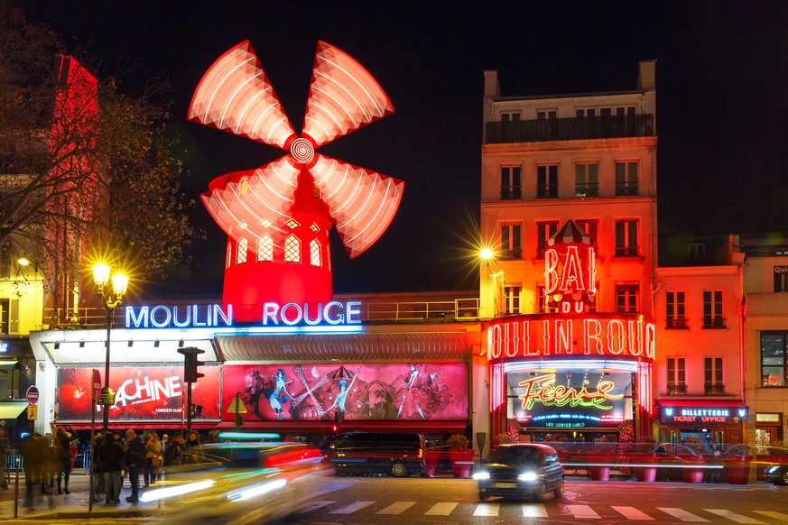 Sollte dir der nicht bekommen, befindet sich die legendäre Moulin Rouge und viele weitere Bars in der Nähe.