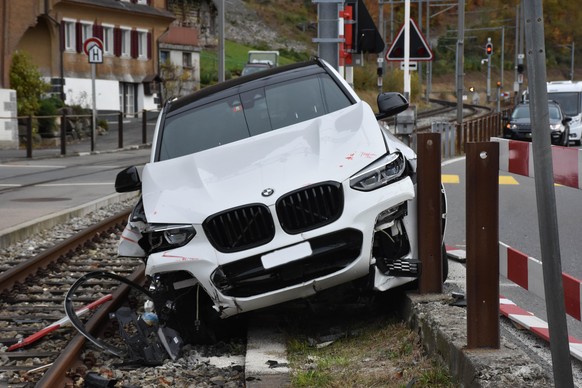 news - Verkehrsunfall: Schlafende Autofahrerin fährt auf ZB-Gleis - Passanten stoppen Zug