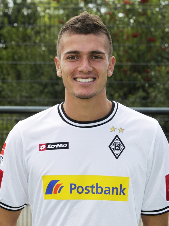 In this picture taken July 7, 2011 Moenchengladbach&#039;s soccer player Roman Neustaedter poses during a photo call in Moenchengladbach Germany. Schalke says Tuesday jJan. 10, 2012 it has signed tale ...