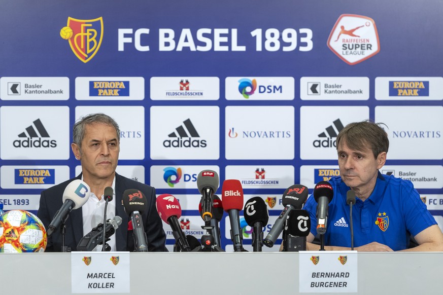 Cheftrainer Marcel Koller, links, und Praesident Bernhard Burgener, rechts, sprechen an einer Medienkonferenz des FC Basel 1893 in Basel, am Dienstag, 18. Juni 2019. (KEYSTONE/Georgios Kefalas)