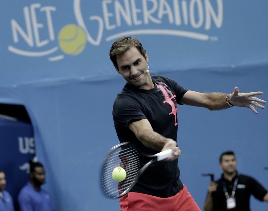 epa06165216 Swiss tennis player Roger Federer participates during Arthur Ashe Kids Day at the USTA Billie Jean King National Tennis Center in Flushing Meadows in New York, New York, USA, 26 August 201 ...
