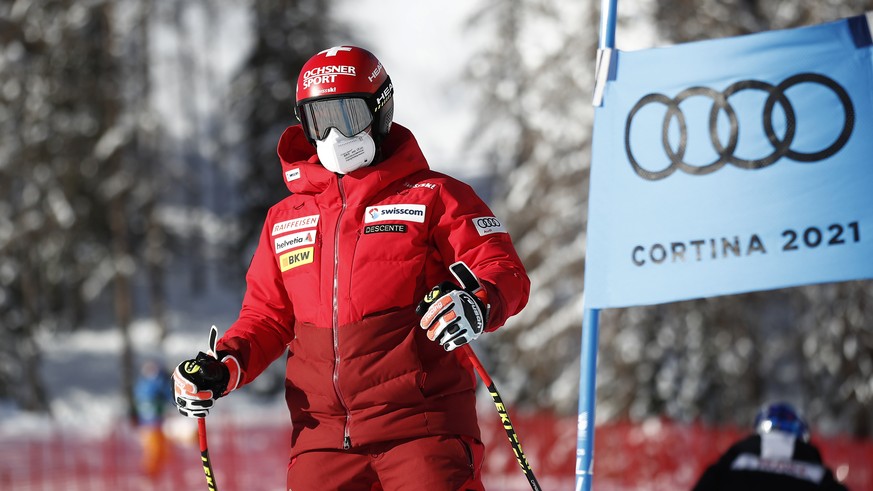 Switzerland&#039;s Beat Feuz inspects the course prior to the men&#039;s super-G, at the alpine ski World Championships in Cortina d&#039;Ampezzo, Italy, Thursday, Feb. 11, 2021. (AP Photo/Gabriele Fa ...