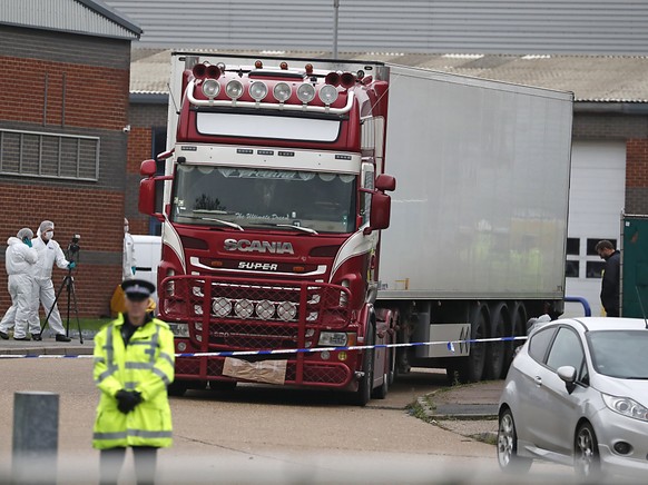 Die Leichen von 31 Männern und acht Frauen wurden in einem Industriegebiet östlich von London im Kühlcontainer eines Lastwagens entdeckt. (Archivbild)