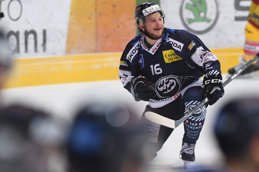 Ambri&#039;s player Dominic Zwerger celebrates the 3-2 goal during the preliminary round game of National League Swiss Championship 2017/18 between HC Ambri Piotta and EHC Biel, at the ice stadium Val ...