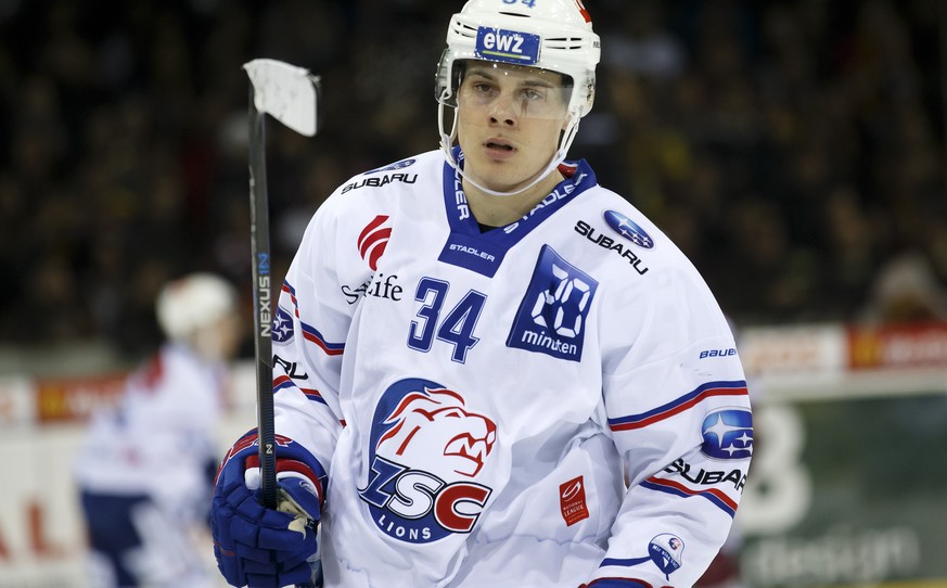 Lions&#039; Matthews Auston, of U.S.A., returns on his bench, during the game of National League A (NLA) Swiss Championship between Geneve-Servette HC and ZSC Lions, at the ice stadium Les Vernets, in ...