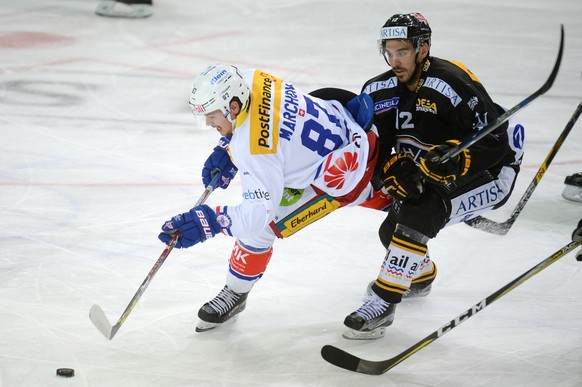 Kloten&#039;s player Marc Marchon, left, fights for the puck with Lugano’s player Luca Cunti, right, during the National League game of the Swiss Championship 2017/18 between HC Lugano and EHC Kloten  ...