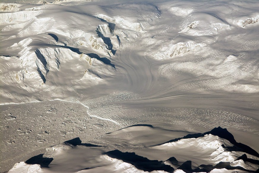 Das Eis in der Antarktis wird immer dünner. Kein Wunder, denn es wird auch immer wärmer.
