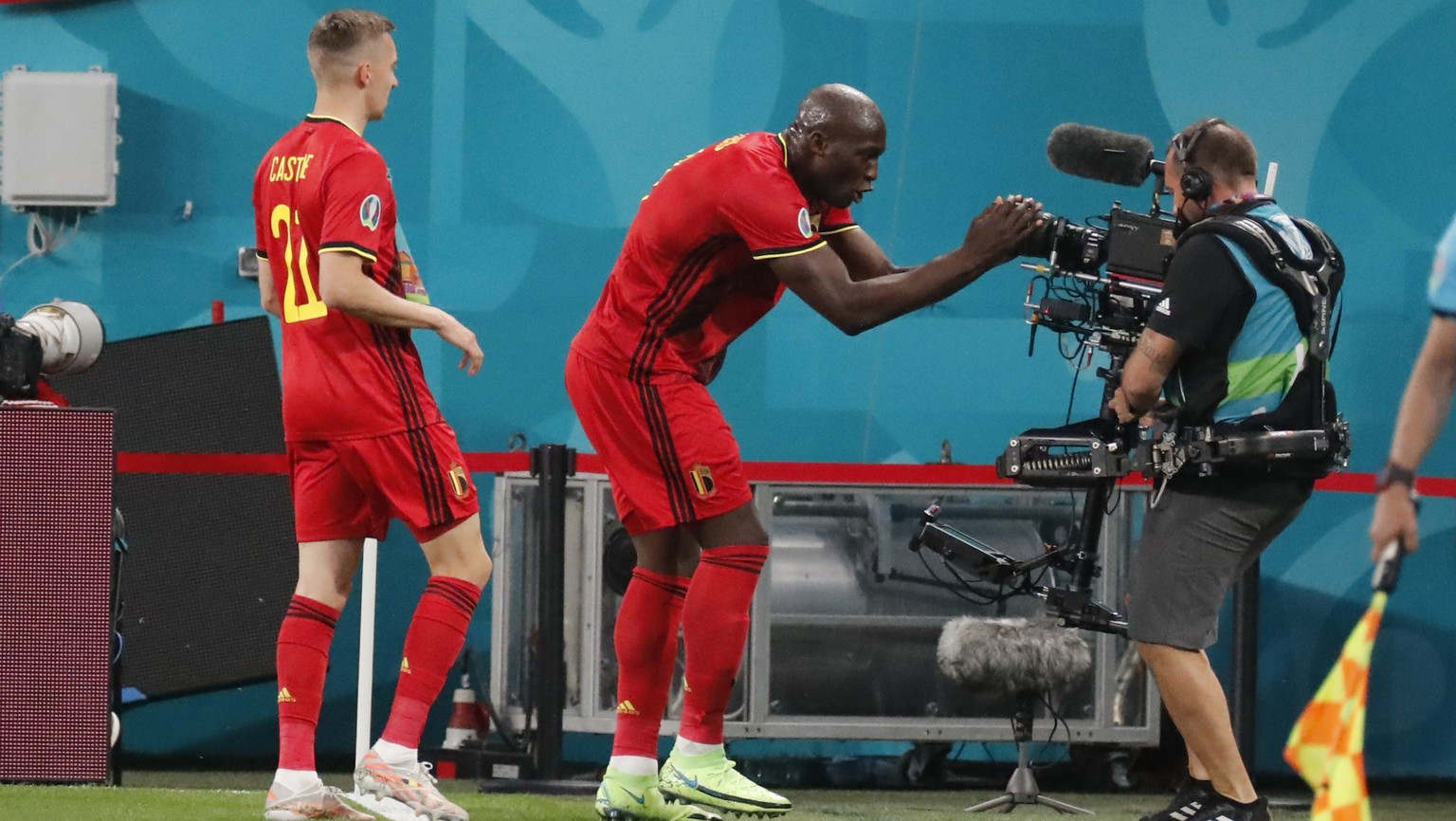 Belgium&#039;s Romelu Lukaku, right, celebrates after scoring his side&#039;s first goal during the Euro 2020 soccer championship group B match between Belgium and Russia at the Saint Petersburg stadi ...