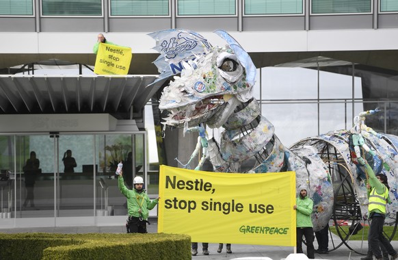 epaselect epa07509663 Greenpeace activists bring back to food and drinks giant Nestle a huge monster made of plastic recovered at sea and on the beaches by Greenpeace, in front of Nestle&#039;s headqu ...