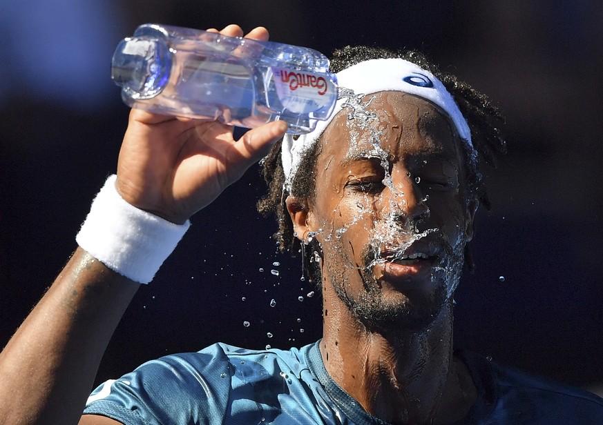 France&#039;s Gael Monfils showers himself with water during his second round match Serbia&#039;s Novak Djokovic at the Australian Open tennis championships in Melbourne, Australia, Thursday, Jan. 18, ...