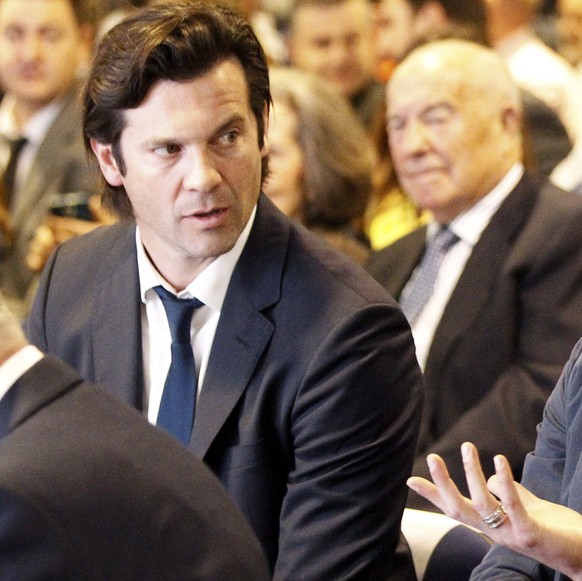 epa05840781 Former Real Madrid soccer players (L-R) Argentinian midfielder Santiago Solari, midfielder Guti, and defender Ivan Helguera attend the presentation of the Madrid Classic Heart charity socc ...
