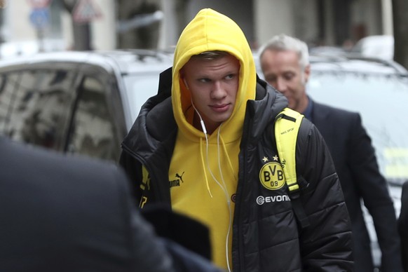 Borussia Dortmund&#039;s Erling Braut Haaland arrives at his hotel the day before his Champions League match against Paris Saint-Germain, in Paris, Tuesday, March 10, 2020. The Champions League match  ...