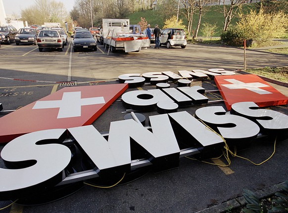 Der Swissair-Liquidator hat sich mit ehemaligen Verantwortlichen der 2001 zusammengebrochenen Fluggesellschaft geeinigt. 29 ehemalige Organe zahlen insgesamt 2,75 Millionen Franken an die Nachlassgese ...