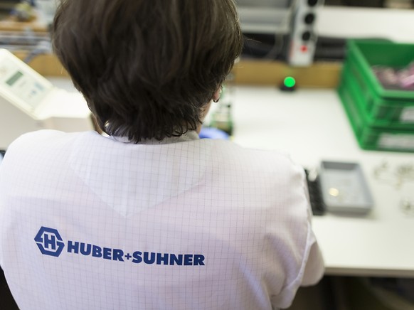 Der Komponentenhersteller Huber+Suhner hat in den ersten neun Monaten weniger umgesetzt und weniger Auftr�ge hereingeholt als in der Vorjahresperiode. Nun werden weltweit 250 Stellen abgebaut. (Archiv ...