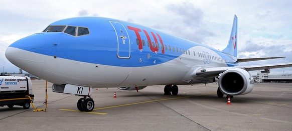 epa05150105 A Boeing 737-800 of Tuifly standing at Hanover Airport in Hanover-Langenhagen, Germany, 08 February 2016. The world&#039;s biggest tourism group Tui welcomes his shareholders for the gener ...