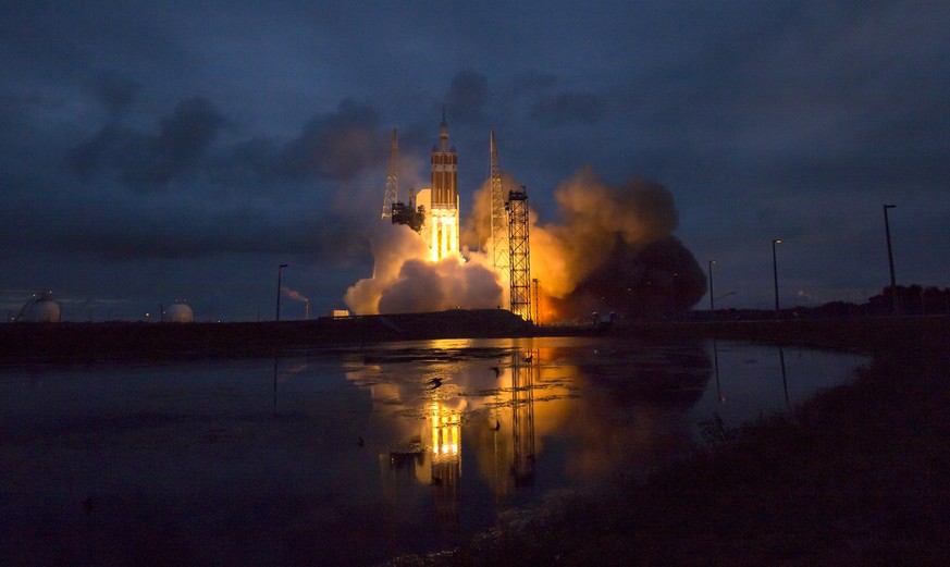 Eine Orion-Rakete hebt bei der Nasa-Raumfahrtsstation in Houston ab.&nbsp;
