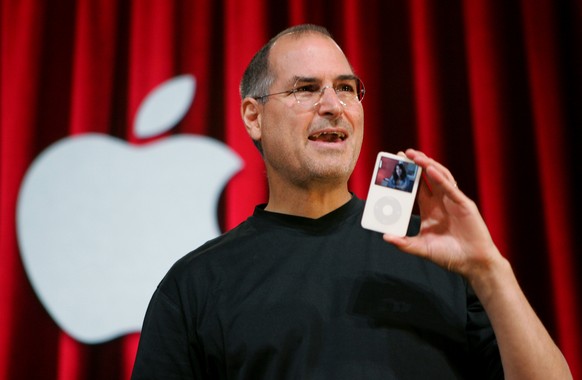 FILE - In this Oct. 12, 2005 file photo, Apple Computer Inc. CEO Steve Jobs holds up an iPod during an event in San Jose, Calif. Jurors in a class-action lawsuit against Apple Inc. on Tuesday, Dec. 2, ...