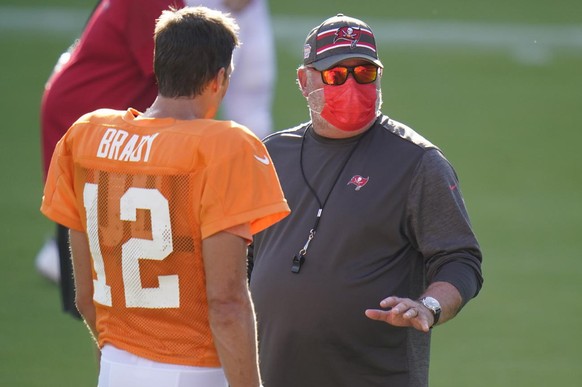 Tampa Bay Buccaneers head coach Bruce Arians talks to quarterback Tom Brady (12) during an NFL football training camp practice Friday, Aug. 28, 2020, in Tampa, Fla. (AP Photo/Chris O&#039;Meara)