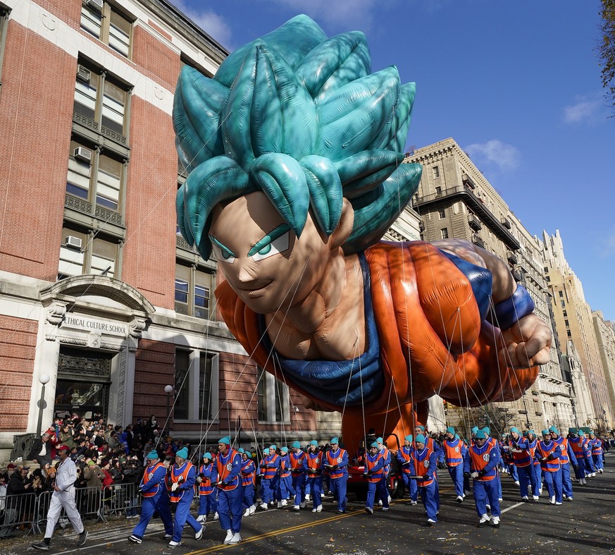 epa08031422 Goku balloon, from Dragon Ball, during the 93rd Annual Macy&#039;s Thanksgiving Day Parade in New York City, New York, USA, 28 November 2019. The annual parade, which began in 1924, featur ...