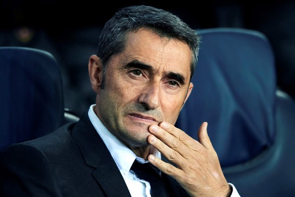 epa08125948 (FILE) - FC Barcelona&#039;s head coach Ernesto Valverde reacts during the UEFA Champions League group F between FC Barcelona and Slavia Prague at Camp Nou stadium in Barcelona, Catalonia, ...