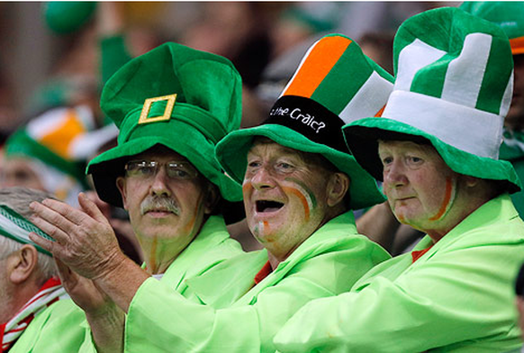 Die Iren haben die besten Fans. Keine Diskussion. Aber es hat schon seinen Grund, wieso die Iren bei der WM zu Hause bleiben. Die Filzhüte sind einfach zu warm für die tropischen Temperaturen. Deshalb ...