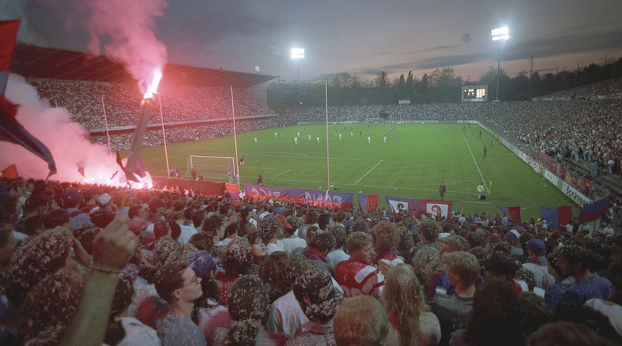 Erinnerung an eine vergangene Zeit: 42'126 Zuschauer verfolgen in der Auf-/Abstiegsrunde im alten St.Jakob-Stadion den Klassiker zwischen dem FC Basel und dem FC Zürich.