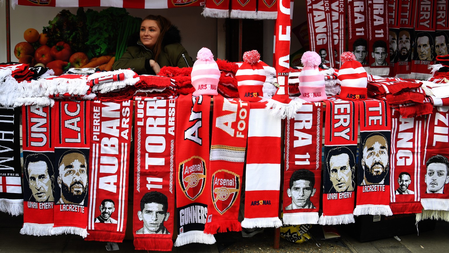 epa07256865 Arsenal scarves at a fan stall ahead of the English Premier League soccer match Arsenal vs Fulham at the Emirates Stadium in London, Britain, 01 January 2019. EPA/ANDY RAIN EDITORIAL USE O ...