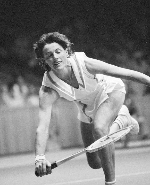 Australia&#039;s 34-year-old grand dame of tennis, Margaret Court, succumbed to Chris Evert in the $20,000 Virginia Slims finals in Hollywood, Fla., Jan. 16, 1977. Court, attempting the 4th comeback o ...