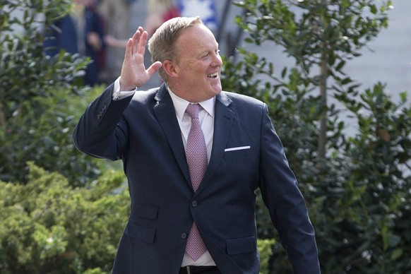 epa06102610 Outgoing White House Press Secretary Sean Spicer waves outside the West Wing of the White House in Washington, DC, USA, 21 July 2017. Sarah Huckabee Sanders replaces Sean Spicer as White H ...
