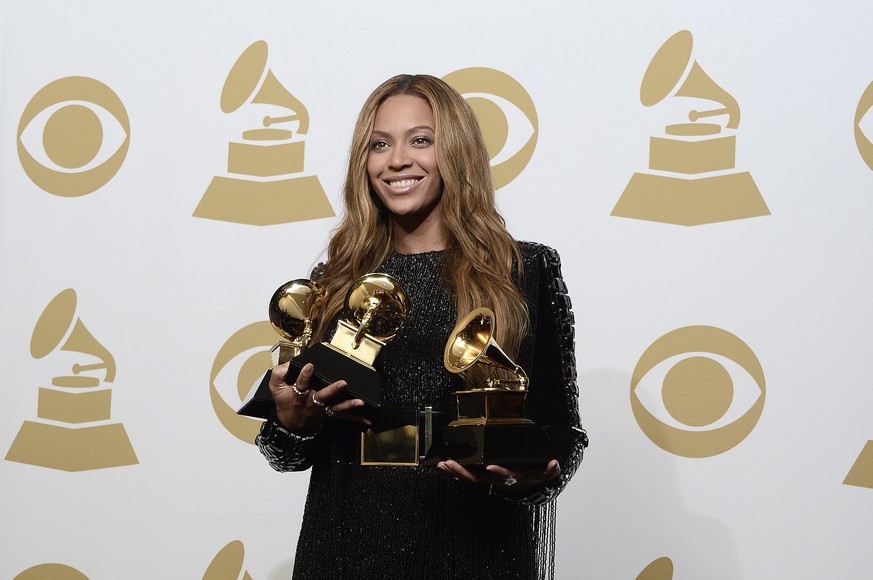 epa04611156 Beyonce holds the awards for &#039;Best R&amp;B Performance, Best R&amp;B Song and Best Surround Sound Album&#039; at the 57th annual Grammy Awards held at the Staples Center in Los Angele ...