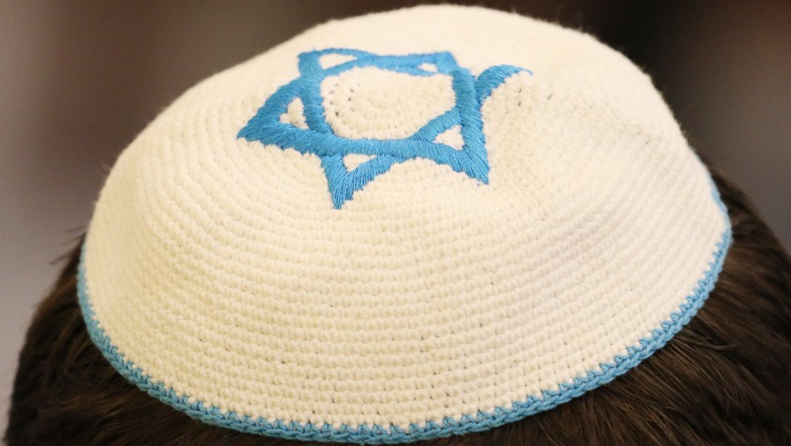 epa06758163 A man wearing a Kippa with a Star of David attends a ceremony of ordination at the Synagogue of Eimsbuettel in Hamburg, northern Germany, 23 May 2018. Five young Rabbis are the first to be ...