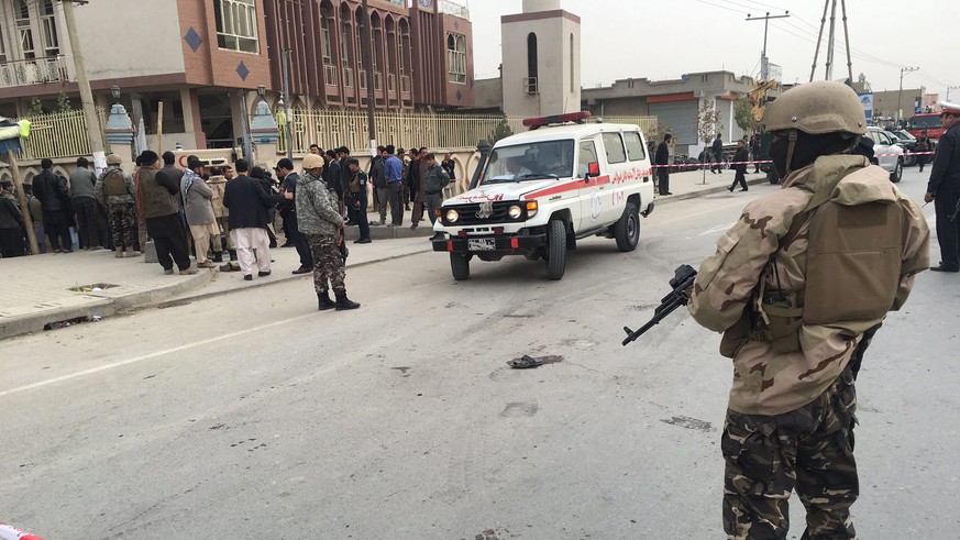 epa05640762 Afghan security officers stand guard in front of a Shiite Muslims religous school after a suicide bomb blast in Kabul, Afghanistan, 21 November 2016. At least 27 people were killed and doz ...